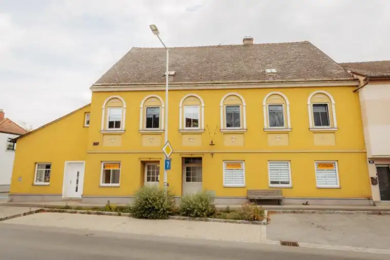 ZUR VERMIETUNG gelangen 2 stilvolle GEWERBELOKALE gesamt oder einzeln MONATSMIETE: € 12, -- / m²