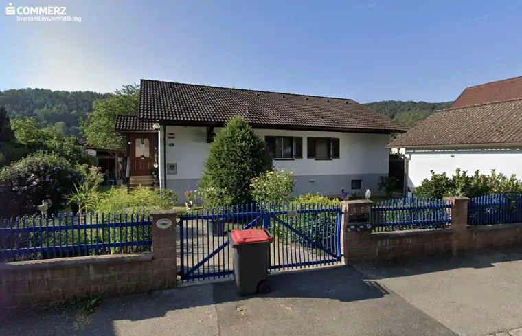 Charmanter Bungalow mit Pool