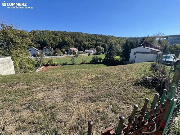 Baugrund mit Berg- &amp; Grünblick