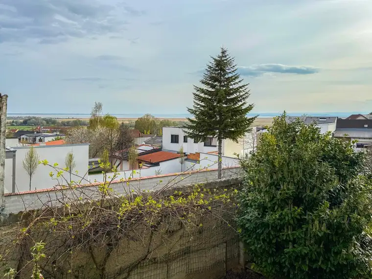2-Zimmerwohnung mit Balkon und Seeblick!