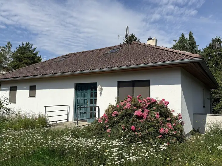 Barrierefreier Bungalow in ruhiger Lage mit großem Potenzial