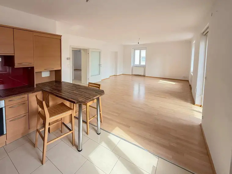 ZENTRUM | 3-Zimmer-Wohnung | Balkon