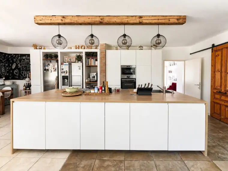 Zwei Wohnhäuser, Hof und Garten – viel Platz für Familie und Freizeit