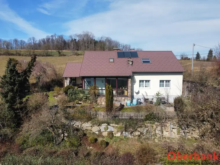 Ein- bzw. Mehrfamilienhaus mit traumhaftem Grundstück in beliebter Siedlungslage