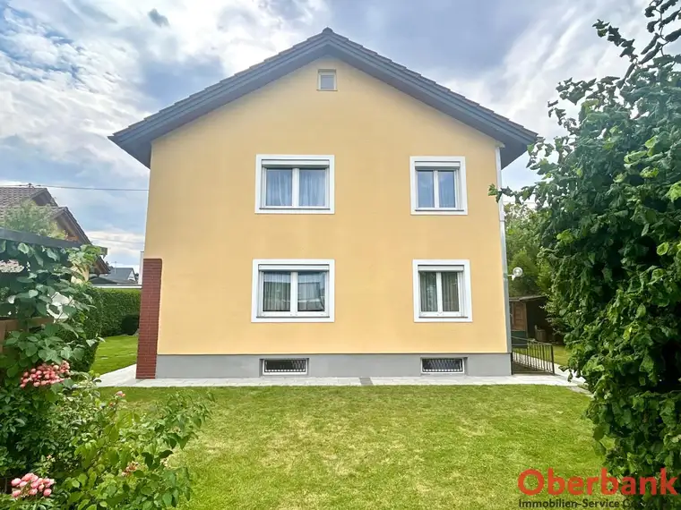 Großzügige Doppelhaushälfte inkl. Garage und sonnigem Gartenbereich