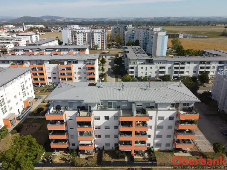 Neuwertige, Geförderte Balkonwohnung inkl. 2 PKW Abstellplätzen