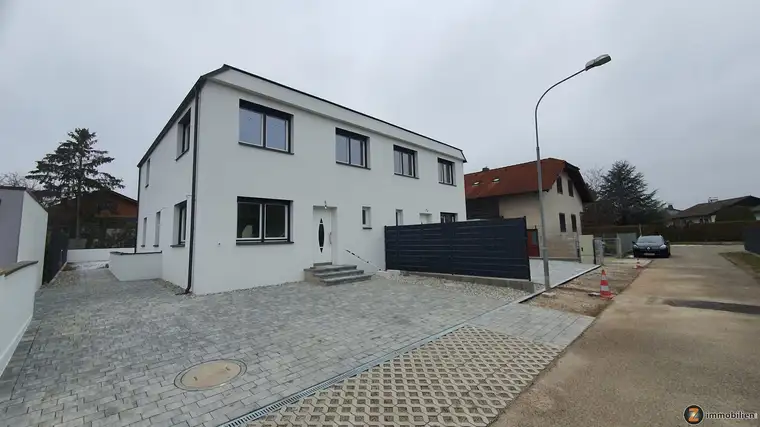 Belagsfertige Doppelhaushälfte
