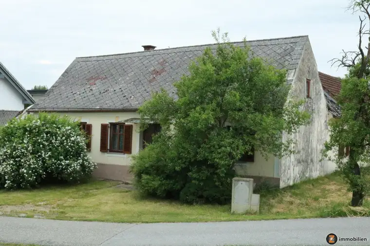 Nähe Jennersdorf: Südburgenländisches Bauernhaus mit Arkadengang
