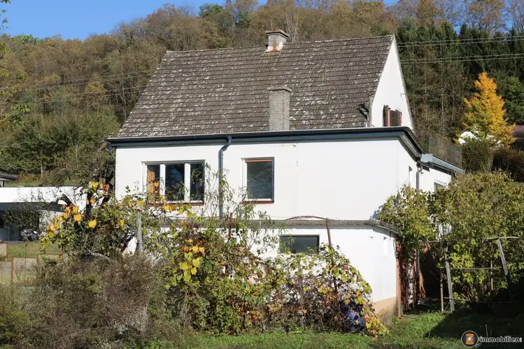 Jennersdorf: Großzügiges Wohnhaus mit sonnigem Garten