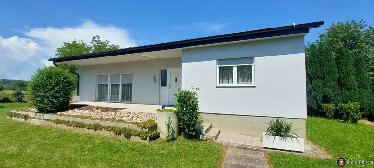 Gemeinde Mannersdorf: 2 Häuser (Bungalow, Streckhof und Bauplatz) in Ortsrandlage