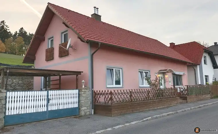 Nettes, sanierungsbedürftiges Einfamilienhaus in ruhiger Ortschaft
