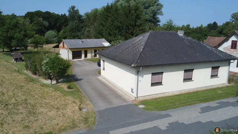 Strem: Einfamilienhaus mit Nebengebäude und Garage