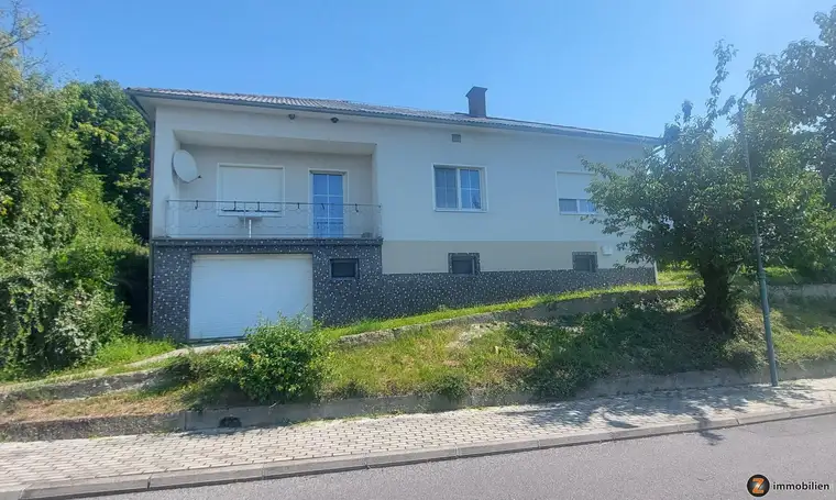 Großzügiges Einfamilienhaus mit idyllischen Garten