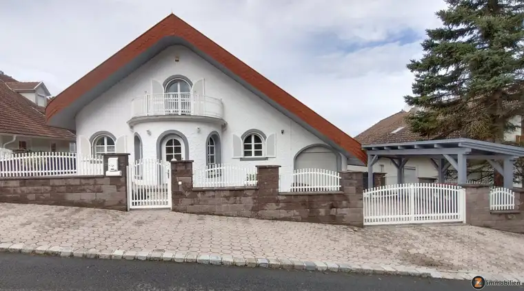 Wunderschöne Villa in exklusiver Bauausführung und Einrichtung