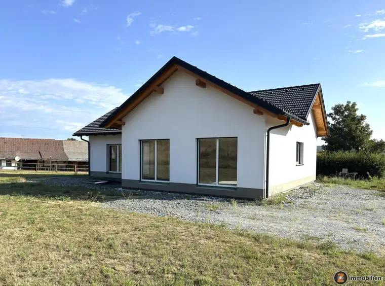 Golf-Thermenregion: Neubau-Bungalow auf großem Grundstück!
