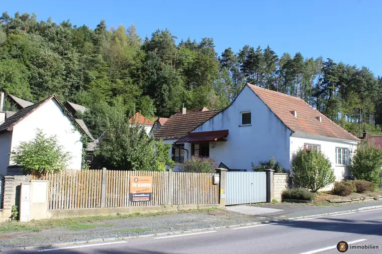 Langeck: Wohnhaus mit Nebengebäude und geschützem Innenhof