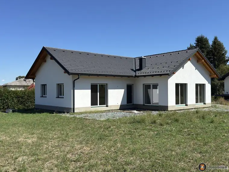 Golf-Thermenregion: Neubau-Bungalow auf großem Grundstück!