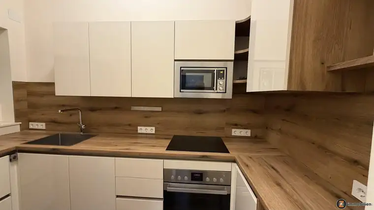 Helle 2-Zimmer-Altbauwohnung in zentraler Lage