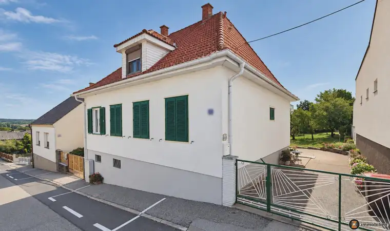 Einfamilienhaus mit Nebengebäuden und gepflegtem Garten!