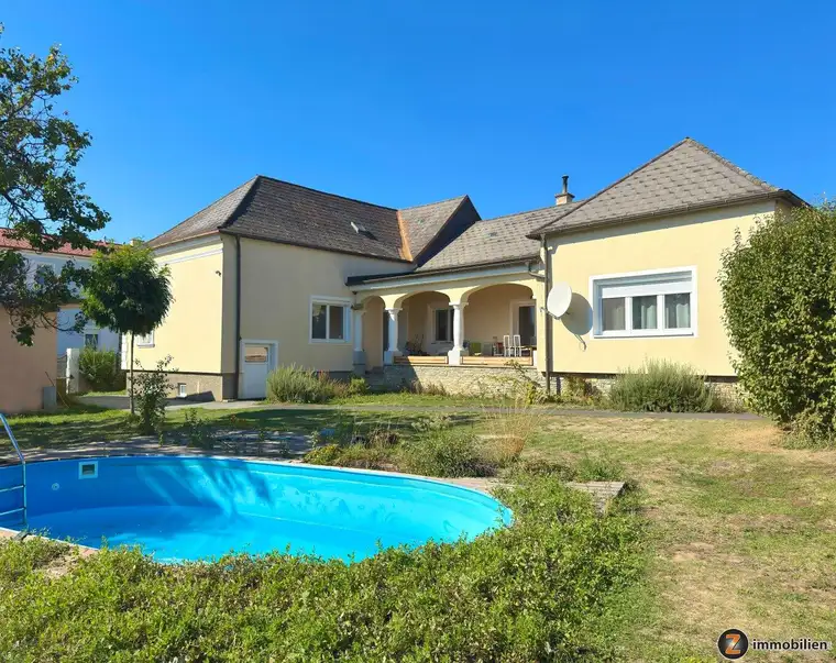 Großzügige Liegenschaft mit barrierefreien Eingang, Büro und Garage