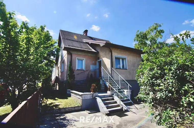 Adrettes Einfamilienhaus mit Garage und Garten in Mannersdorf/L