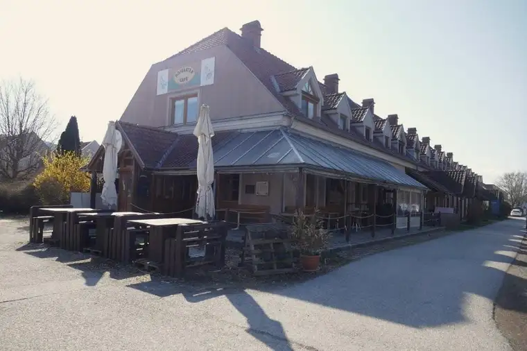 Ehemaliges Café in zentraler doch ruhiger Lage in 2801 Katzelsdorf a.d. Leitha zu verkaufen
