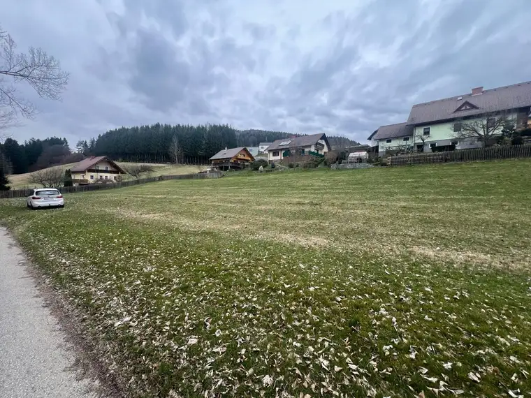 Sonniges Baugrundstück in ruhiger Lage nahe Graz