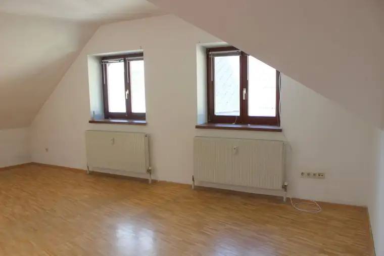 Deutschfeistritz, tolle 2-Zimmer-DG-Wohnung in ruhiger zentraler Lage zu sanieren