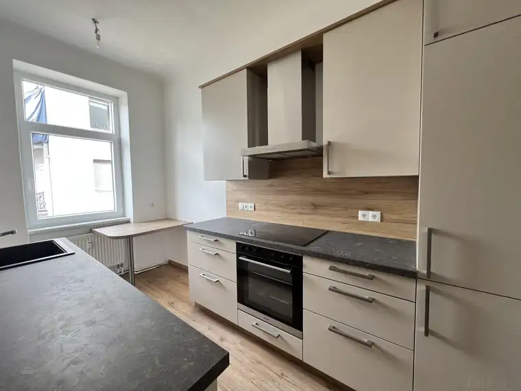 Top sanierte 3 Zimmer und möblierte Küche ab sofort, Optional Balkon ++Videorundgang++