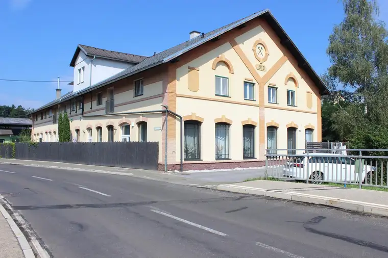 Schöne sanierte Eigentumswohnung inkl. Terrasse und Doppelcarport