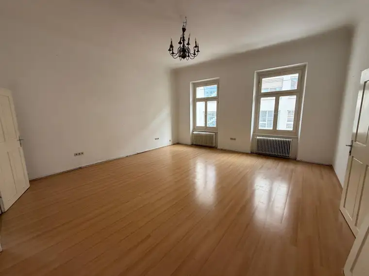 Repräsentatives Altbau-Büro in bester Grazer Innenstadtlage – ideal für Kanzlei, Praxis oder Agentur