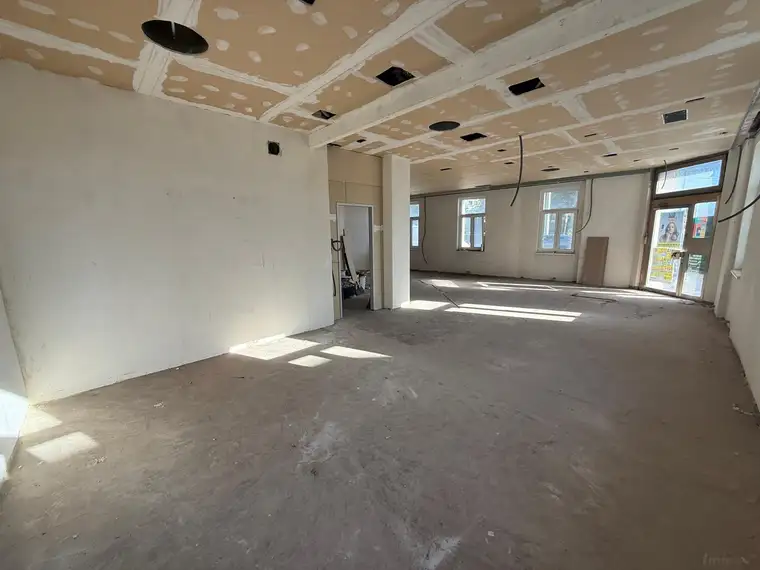 Büro/Geschäftsfläche, Ausbaubar nach Ihren Wünschen - Zugang über Straße direkt möglich