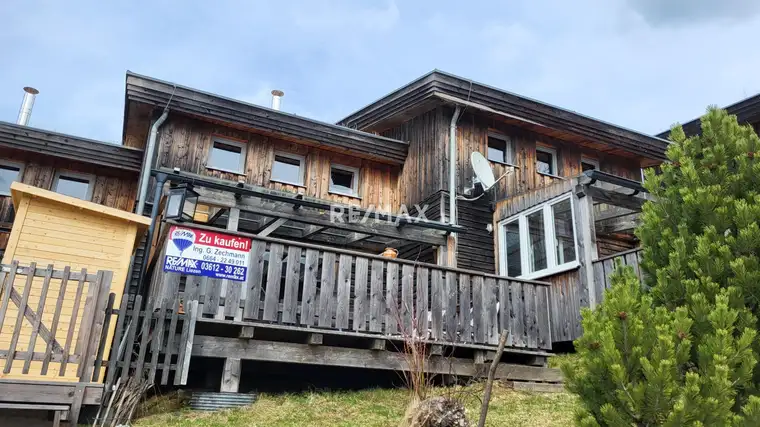 voll möbliertes Ferienhaus in einem Feriendorf in naturbelassener Umgebung