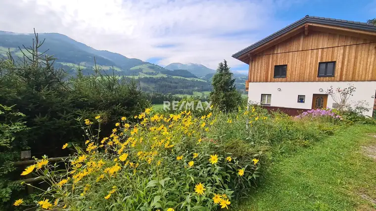 Großzügige Immobilie mit viel Potenzial und traumhafter Aussicht!