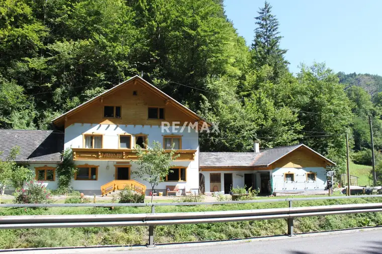 Wohnhaus in Naturlage