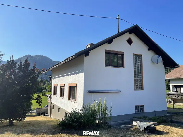 Wohnhaus in Ruhelage, 152m², Garten, Garage, teilrenoviert um 250.000€