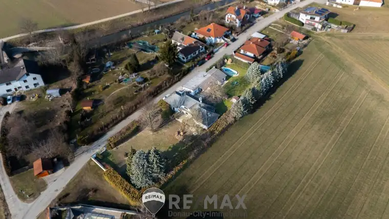 "Traumhaftes Eckgrundstück mit VIEL Potenzial"
