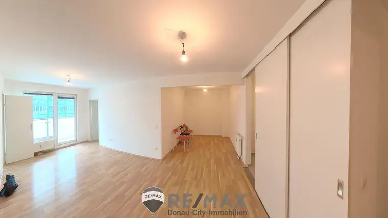 "Charmante 3-Zimmer-Wohnung mit 2 geschlossenen und einer offenen Loggia"