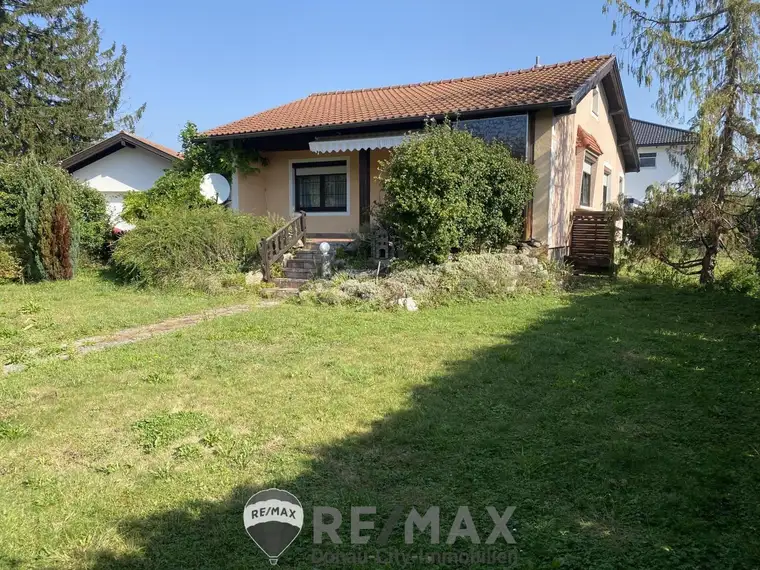 "Gemütliches Haus mit Garten und Garage"