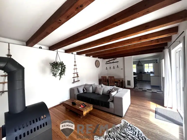 "Solides Haus mit herrlichem Grundstück mit Blick auf die Burg"