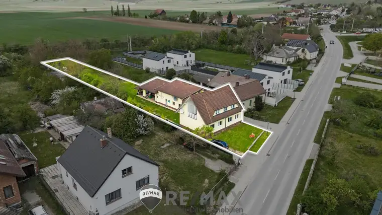 "Großfamilienhaus mit Autowerkstatt"