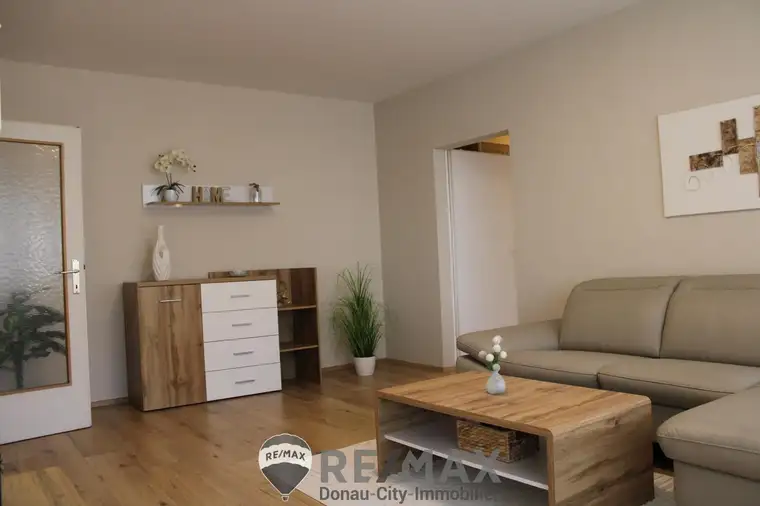 "2,5 Zimmer Starter- Wohnung mit Loggia"