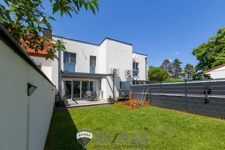 “Ankommen, wohlfühlen, leben – Ihr modernes Zuhause mit Garten wartet!“