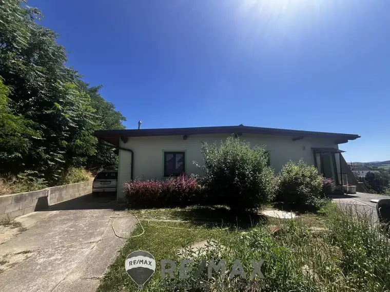 "Goßflächiges Grundstück mit 2 Bungalowbauten und herrlichem Ausblick"