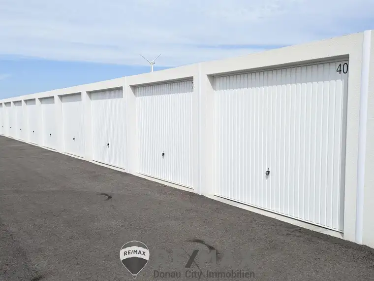 "Garagenplätze nahe Brünnerstraße"