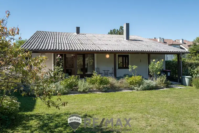 "Charmanter Bungalow mit idyllischem Garten in Wolfpassing"