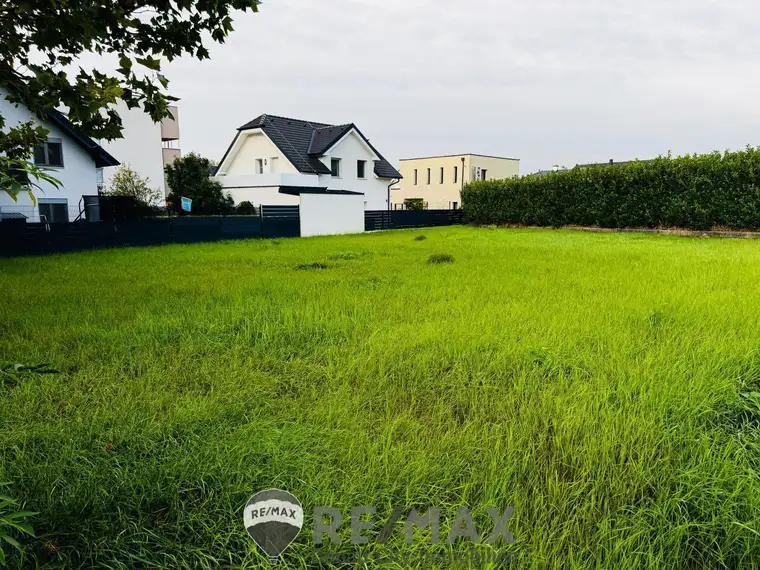 "Sonnige Westlage im Herzen von Biedermannsdorf: 800 m² Eckgrundstück!"