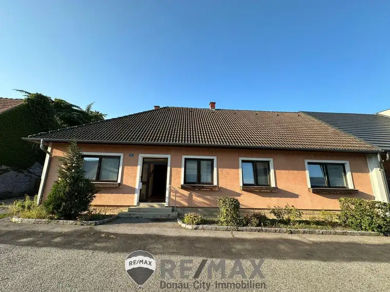 "Haus &amp; Grundstück – Baugrund inklusive!"