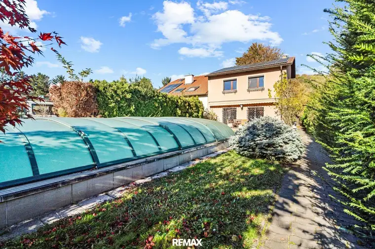 "Eigengrund in Langenzersdorf: Haus mit Pool &amp; Saunahaus"