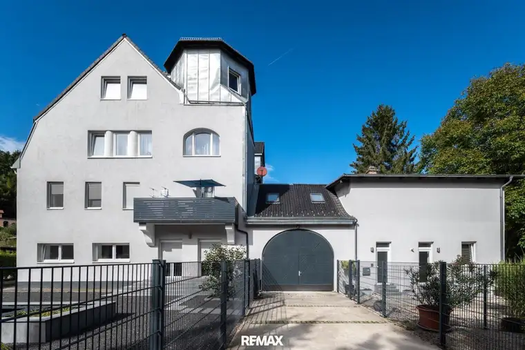 " Wohnen mit Turmzimmer in historischer Villa in Pressbaum "